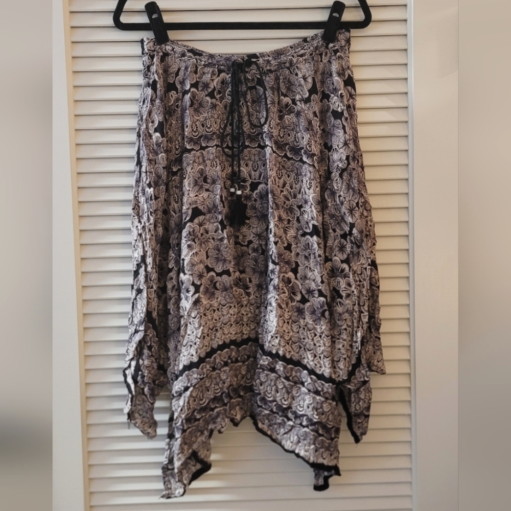 Angie - Black & Cream Handkerchief Skirt With Drawstring